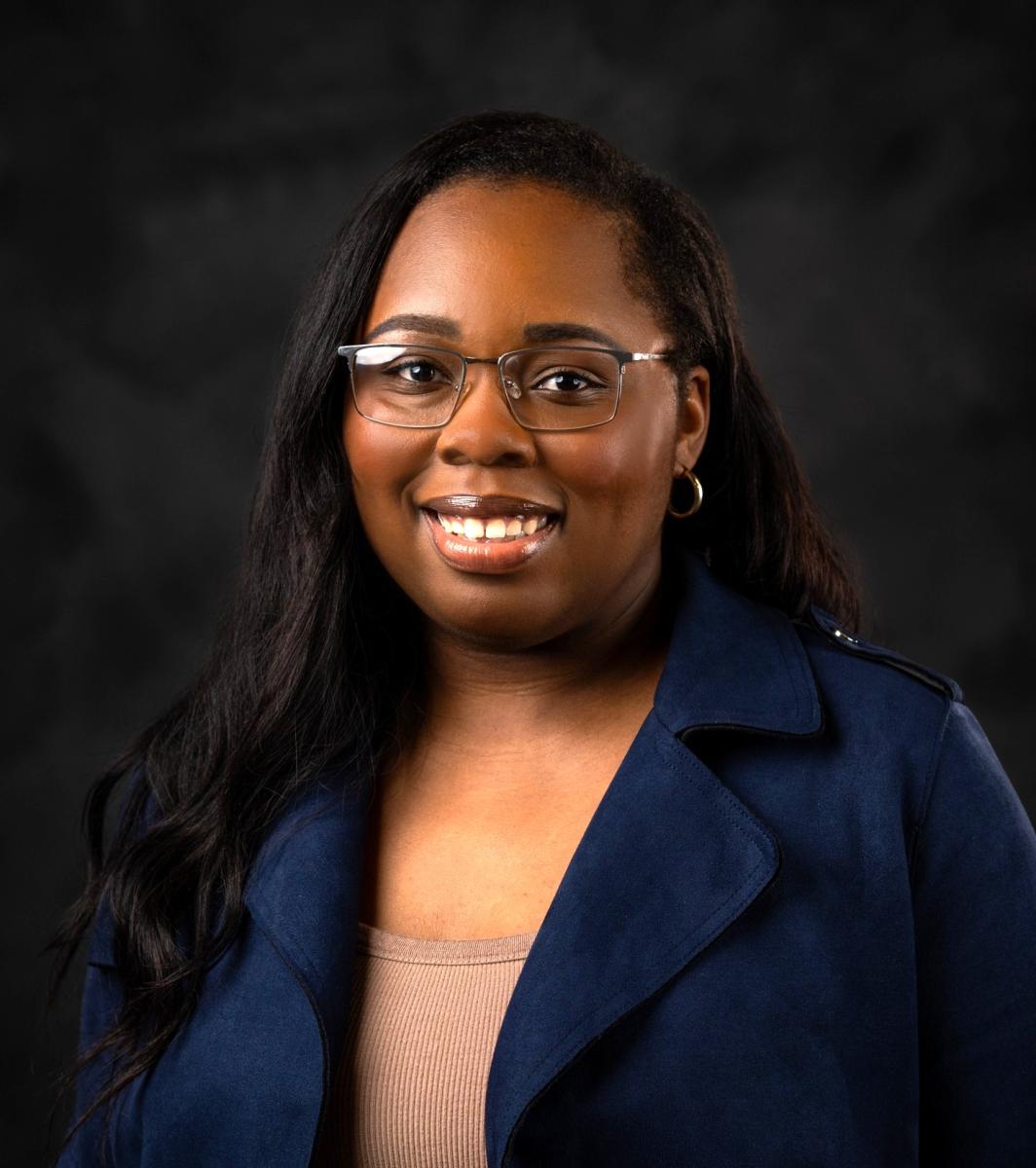 Alicia Hopkins Headshot